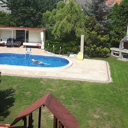 Проживание в семье Aven'a Goscinne Z Basenem Дарлово