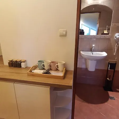 Aven'a Goscinne Z Basenem *