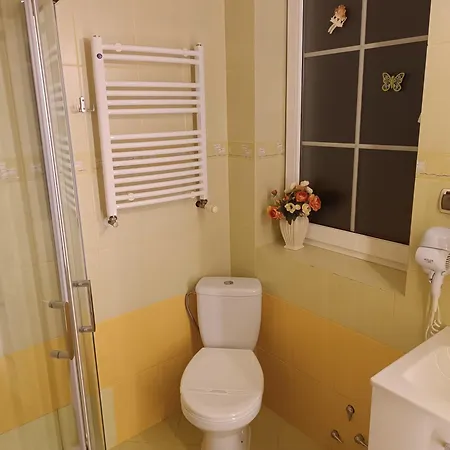 Aven'a Goscinne Z Basenem Проживание в семье