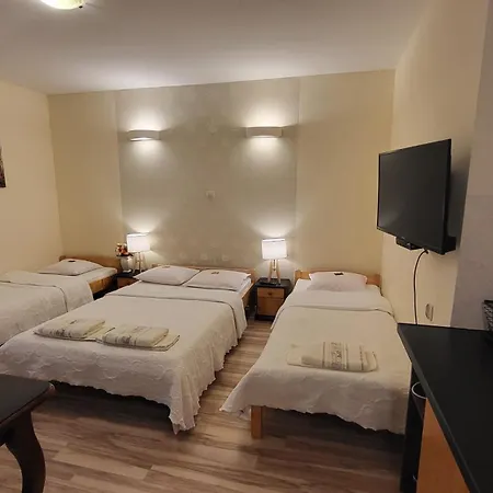 Aven'a Goscinne Z Basenem *