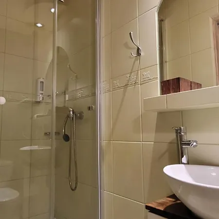 Aven'a Goscinne Z Basenem Habitación en casa particular