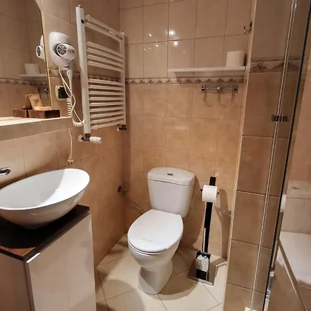 Aven'a Goscinne Z Basenem Habitación en casa particular *