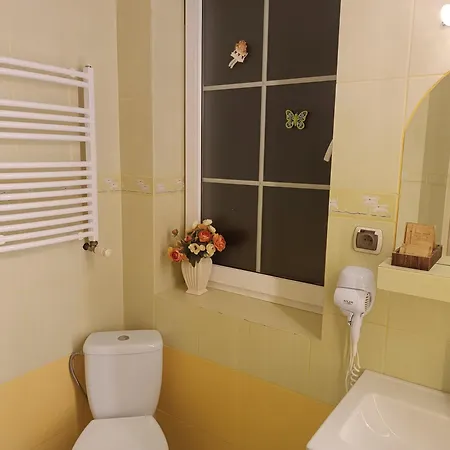 Aven'a Goscinne Z Basenem Проживание в семье