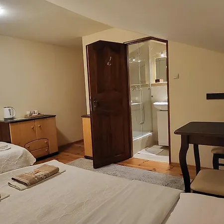 Aven'a Goscinne Z Basenem Проживание в семье Дарлово