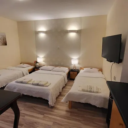 Aven'a Goscinne Z Basenem Darłowo