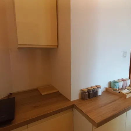 Aven'a Goscinne Z Basenem