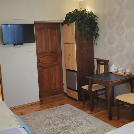 Проживание в семье Aven'a Goscinne Z Basenem