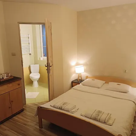 Проживание в семье Aven'a Goscinne Z Basenem *