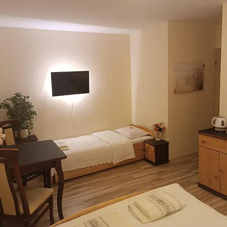 Aven'a Goscinne Z Basenem * Дарлово