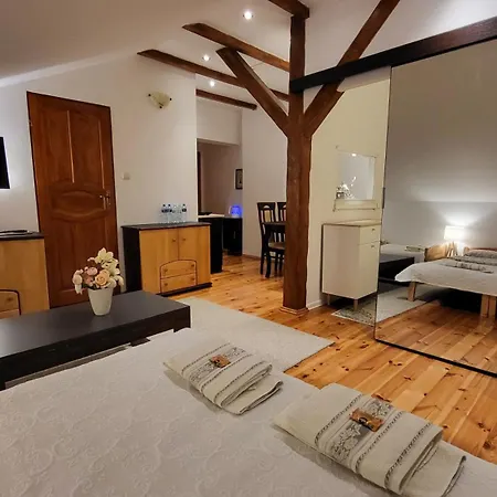 Проживание в семье Aven'a Goscinne Z Basenem Дарлово