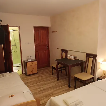 Проживание в семье Aven'a Goscinne Z Basenem *