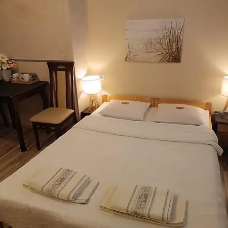 Aven'a Goscinne Z Basenem *