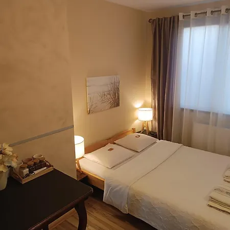 Aven'a Goscinne Z Basenem Дарлово