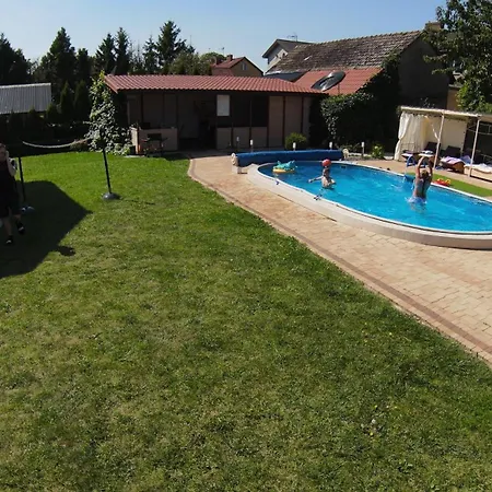 Aven'a Goscinne Z Basenem Проживание в семье