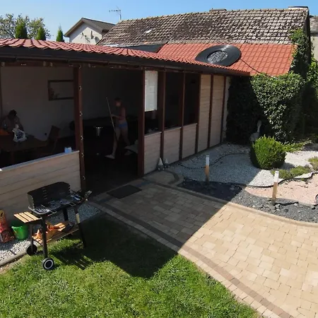 Aven'a Goscinne Z Basenem *