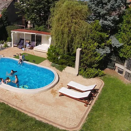 Проживание в семье Aven'a Goscinne Z Basenem