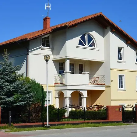 Homestay Aven'a Goscinne Z Basenem Darlowo