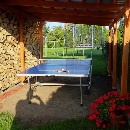 Aven'a Goscinne Z Basenem